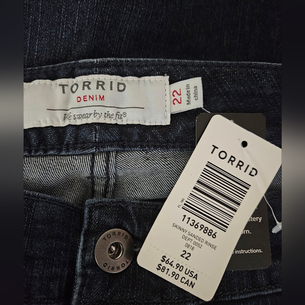 Torrid NWT Classic Skinny Jeans - Picture 4 of 6